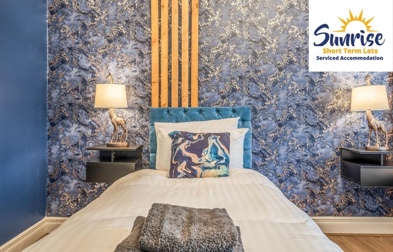 Presidential Apartment, Family Home, Luxury Bedrooms, 2 Rooms, 1 King Bed, 2 Single Beds, Free Wifi, Free Parking, Tourists, Business Travelers, Relocation, Beautiful River Views, Price Match Gaurantee, For Custom Stays Ask, Sunrise Short Lets * Dundee