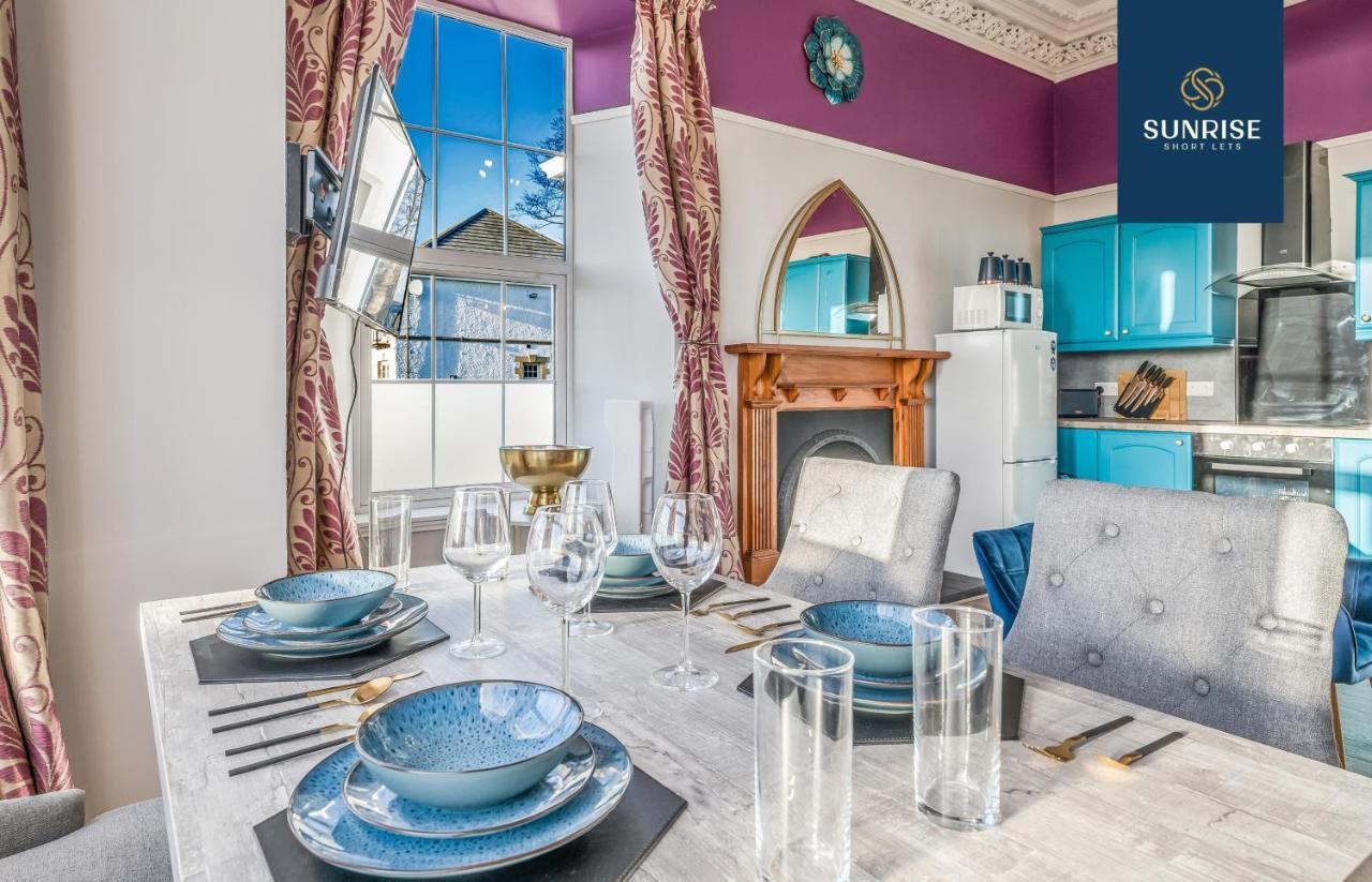 Presidential Apartment, Family Home, Luxury Bedrooms, 2 Rooms, 1 King Bed, 2 Single Beds, Free Wifi, Free Parking, Tourists, Business Travelers, Relocation, Beautiful River Views, Price Match Gaurantee, For Custom Stays Ask, Sunrise Short Lets * Dundee
